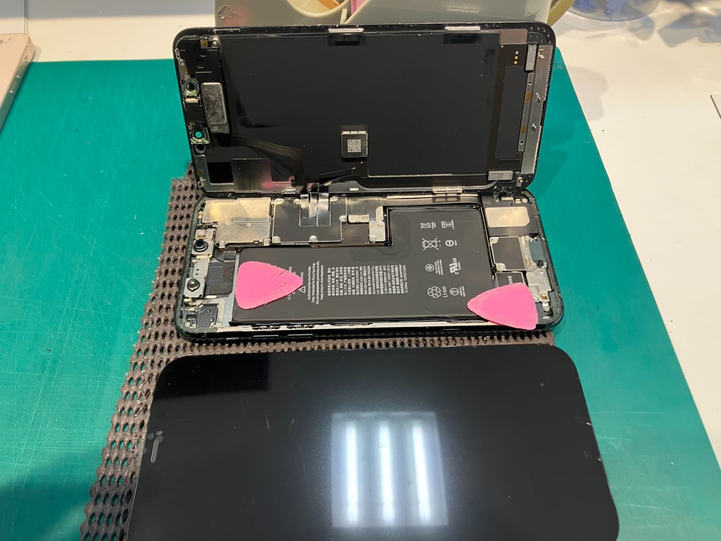 ふじみ野市、川越市、所沢市でiPhon11ProMaxの液晶交換ならスマホ修理工房イオン大井店にお任せください！